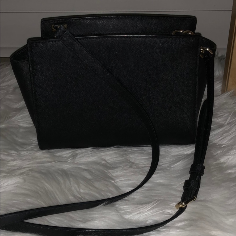 Black micheal Kors purse - Picture 2 of 4